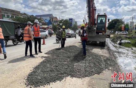 
                    在柬中国建设者景波：匠心筑梦“致青春”
                